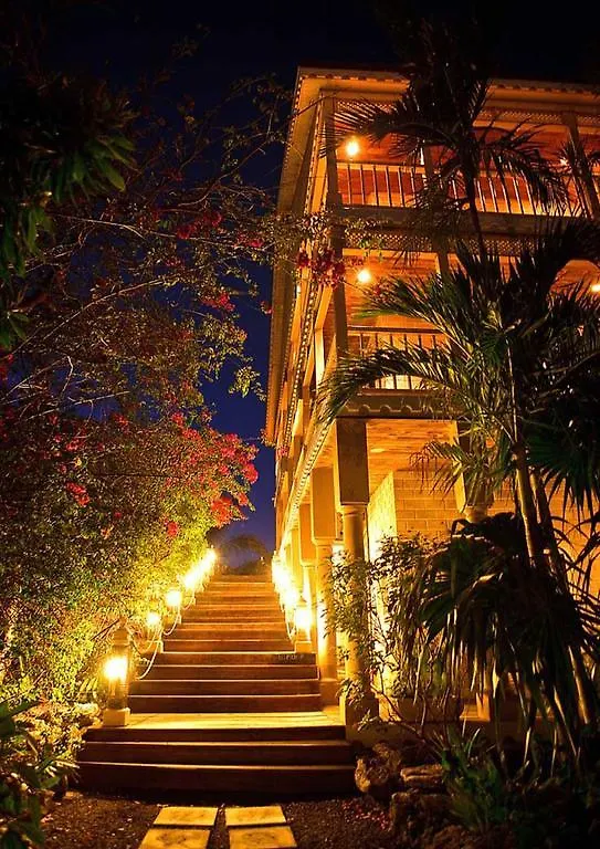 A Stone'S Throw Away Hotel Nassau