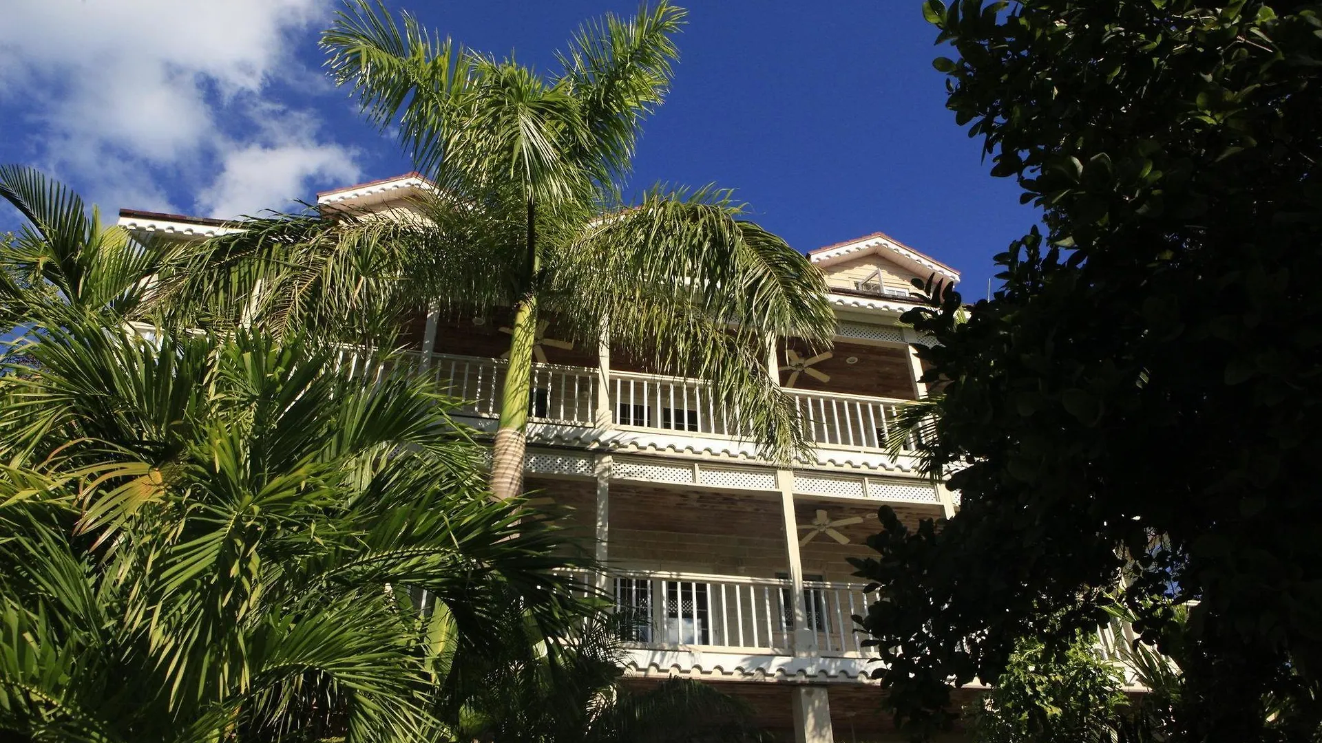 A Stone'S Throw Away Hotel Nassau