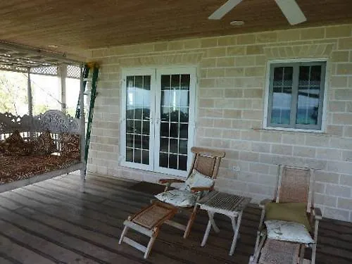 A Stone'S Throw Away Hotel Nassau