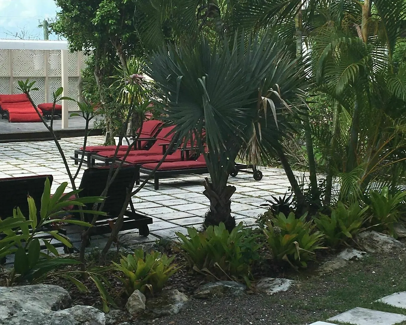 A Stone'S Throw Away Hotel Nassau